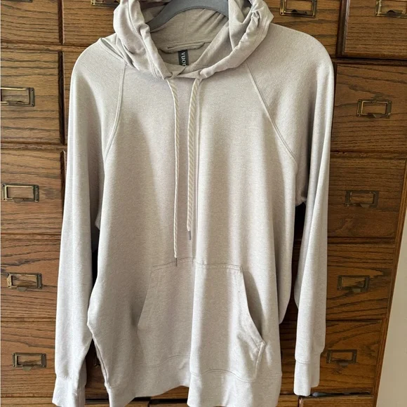 Vuori Halo Oversized Hoodie Oyster Heather
Size XSmall - Picture 7 of 7